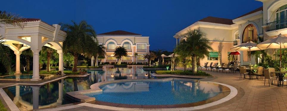 The Palms Town & Country Club